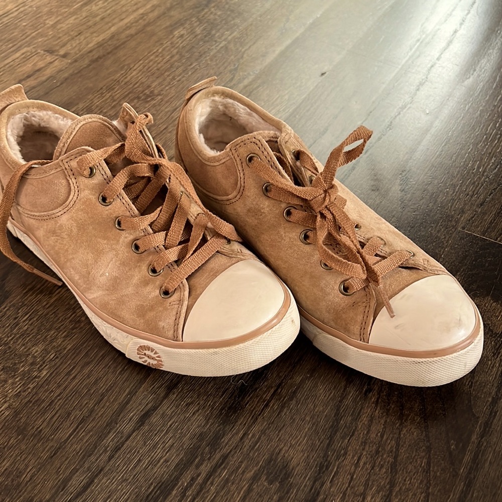 Ugg fleeced sneaker